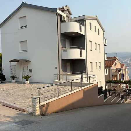 Apartment Zica *